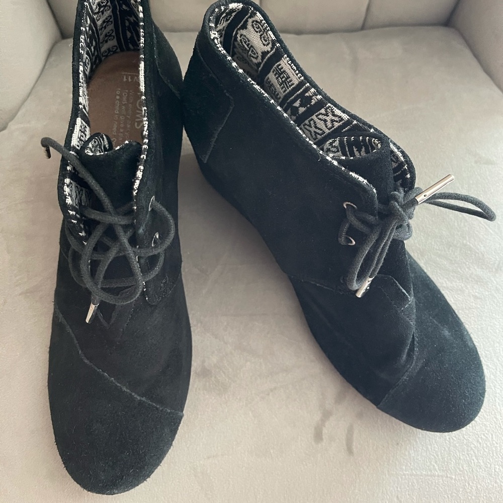 TOMS Ankle Boot Suede Wedges